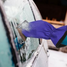 1Pc Ice Scraper Glove Car Windshield Snow Scraper Remover Glove Lined Of Fleece Winter Ice Scraper Mitt Keep Warm (red: Purple)
